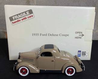 Vintage 1935 Ford Deluxe Coupe