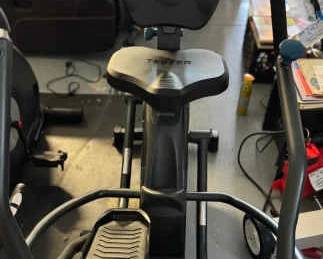 Teeter Free Step LT1 Recumbent Cross Trainer W mat