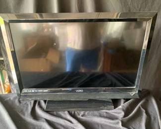 32in Vizio TV READ DESCRIPTION