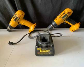 2 Dewalt Drills Charger READ DESCRIPTION