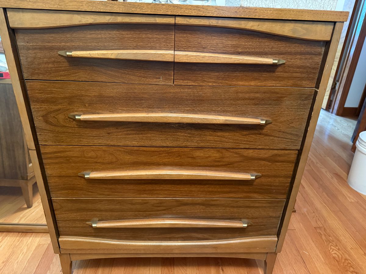 Kroehler chest of drawers