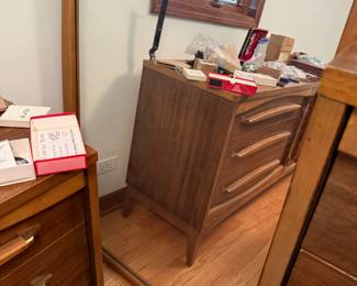 Mirror for double dresser