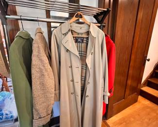 Vintage Burberry coat with wool liner and liner collar. Size 16 XLong