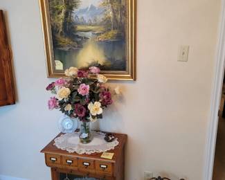 Library Style Accent Table w/ Staind Glass