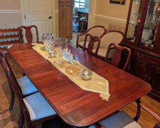 Table cones with 8 chairs
