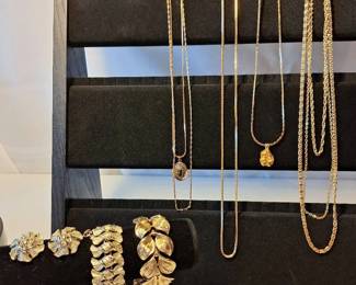 4 Necklaces 2 Bracelets, 1 Set Clip On Earrings