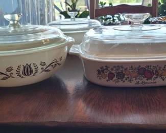 3 vintage Pyrex Glass casserole dishes with the lids