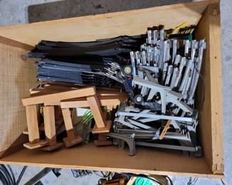 Model Train Tracks And Accessories