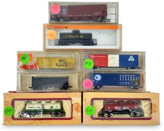 8pc Mixed Brand N-Scale Boxcar Collection
