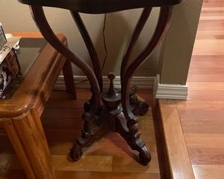 Vintage round table $50