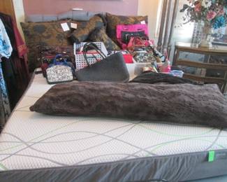 Electric Queen Set & Faux Fur Accessories