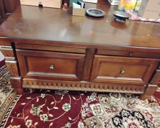 Coffee Table. Beautiful condition. $100
