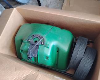Broadcast lawn fertilizer spreader $5