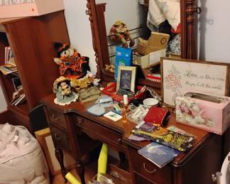 Antique vanity. $100