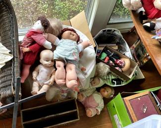 Cabbage Patch and more dolls