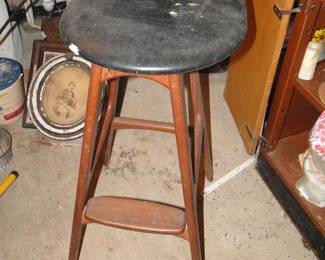 MCM Stool