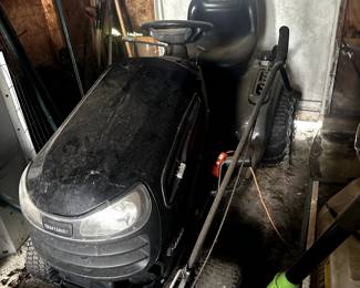 Craftsman Riding Lawnmower