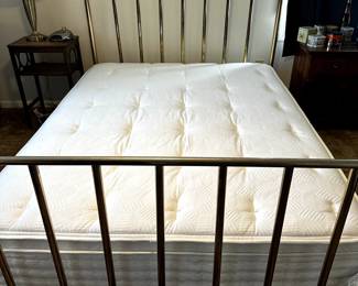 Furniture Queen Bed