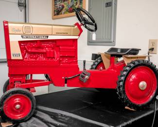 International Toy Farm Tractor