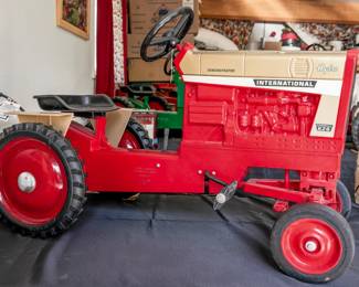 International Toy Farm Tractor