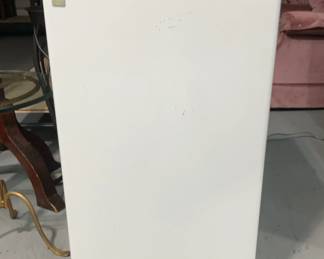 004 GE Mini Fridge