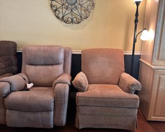 Newer nice lift recliner and occasional chair, lamp, and metal wall art.