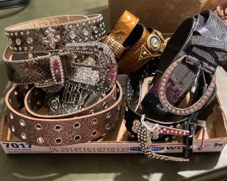 Lady’s accessories/belts