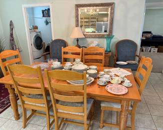 Broyhill Dining Table & 6 Chairs & Buffet