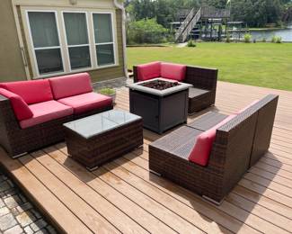 Nice chairs and table set, firepit too!! 