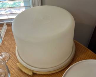 1970's Tupperware Cake Carrier