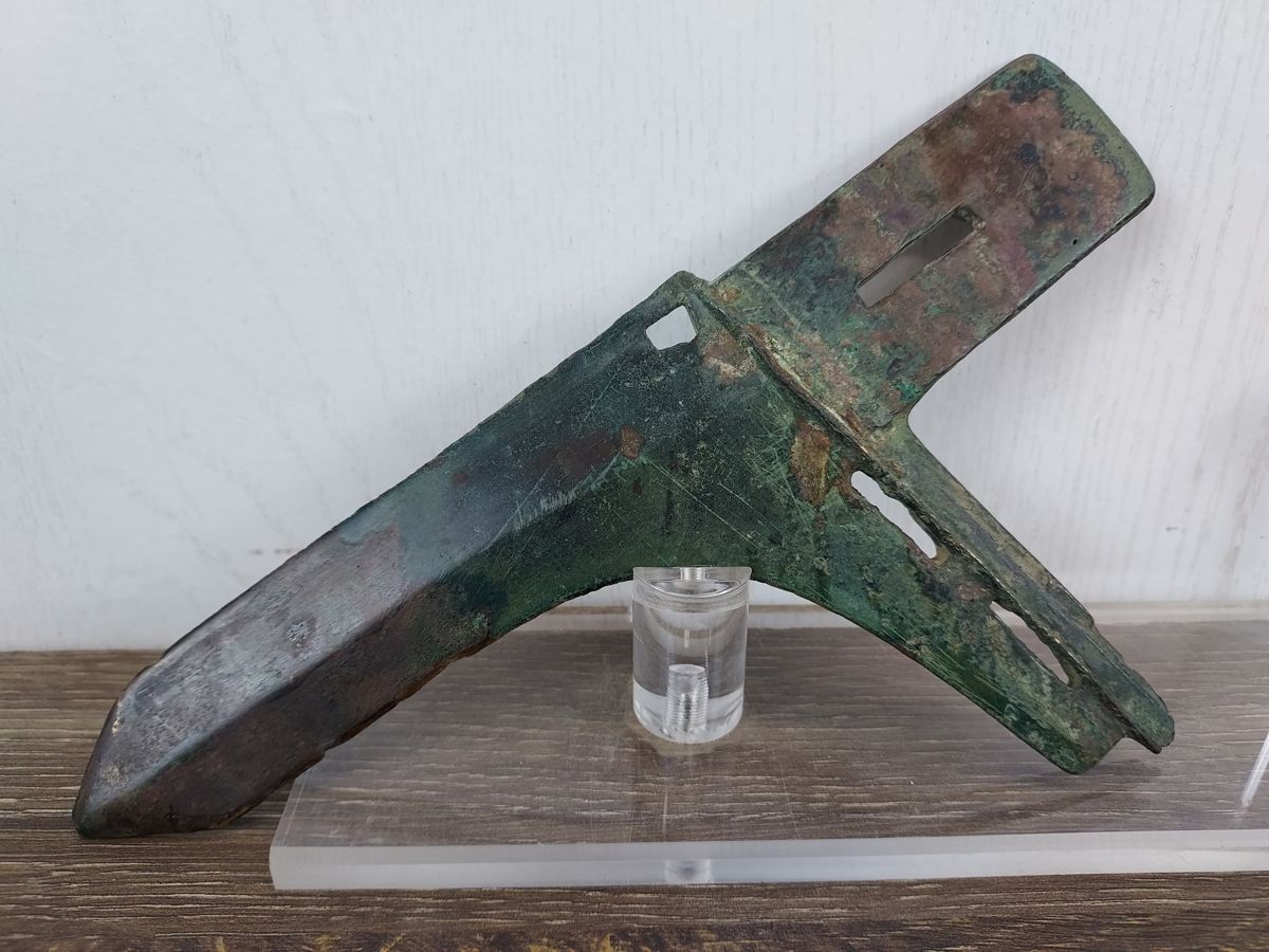 Lot 655: Bronze Chinese Ge Dagger Ax Head