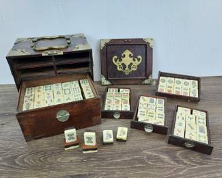 Lot 610: Complete Mah Jong Set with 144 Bovine Bone & Bamboo Tiles in Carrying Case