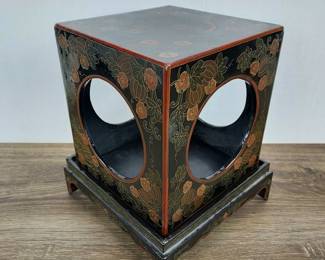 Lot 871: Vintage Chinese Hand Painted Display Box with Inlaid Brass Outlines