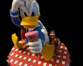 Donald Duck sculpture