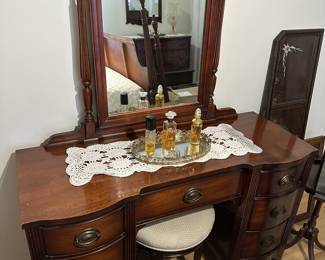 Dressing table