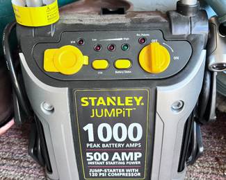 Stanley Jumpsuit 1000 amp rechargeable jump starter
