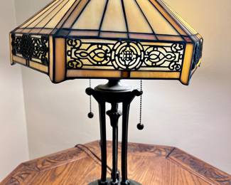 Quoizel Tiffany Style Table Lamp