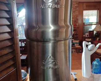 Alexapure tabletop water filtration system