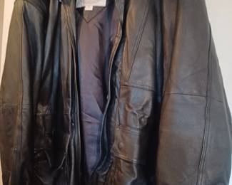 Man's leather jacket sz m
