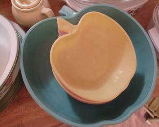 Vintage apple salad bowl set