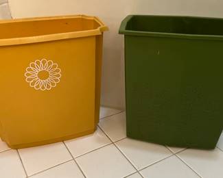 4 vintage small trashcans!