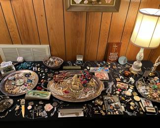 Calling all jewelry lovers