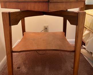 This table top swivels