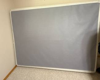 Queen mattress set - excellent condition