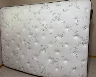 Queen mattress set - excellent condition