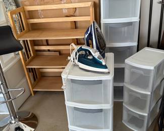 Plastic storage containers