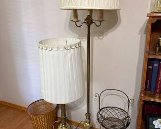 Many beautiful lamps
