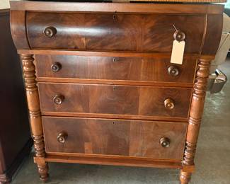 Antique chest of drawers