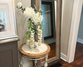 Accent table