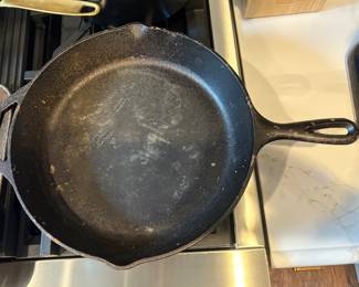 Large lodge skillet